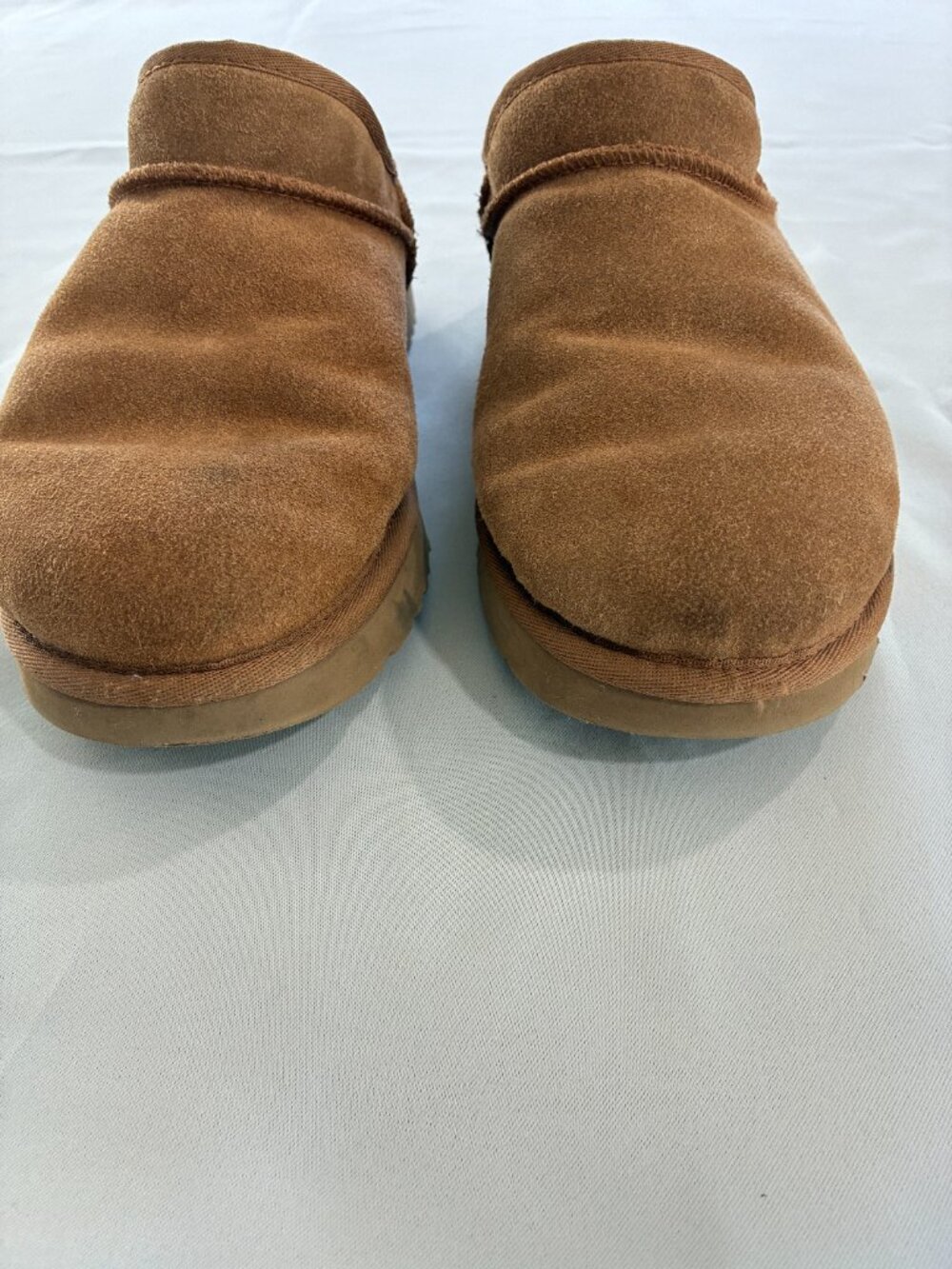 UGG clogg/slipper - Picture 3 of 6